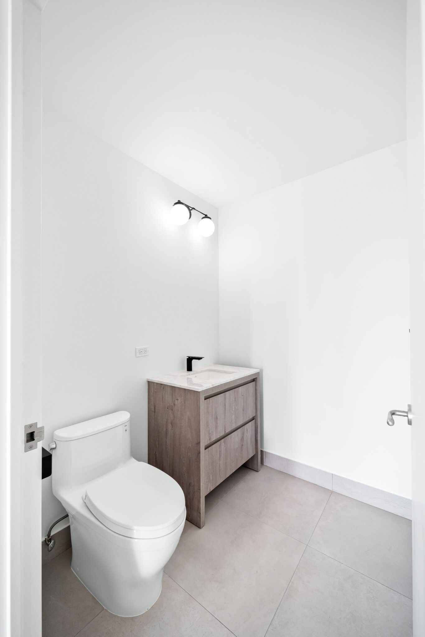 Bathroom 1 (small)-1