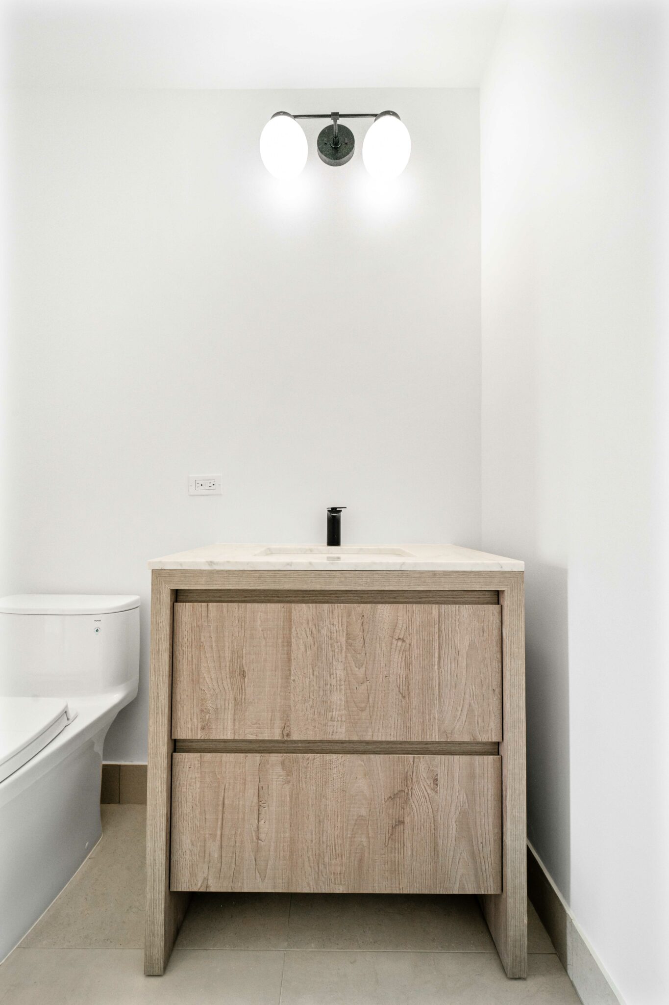 Bathroom 1 (small)-4