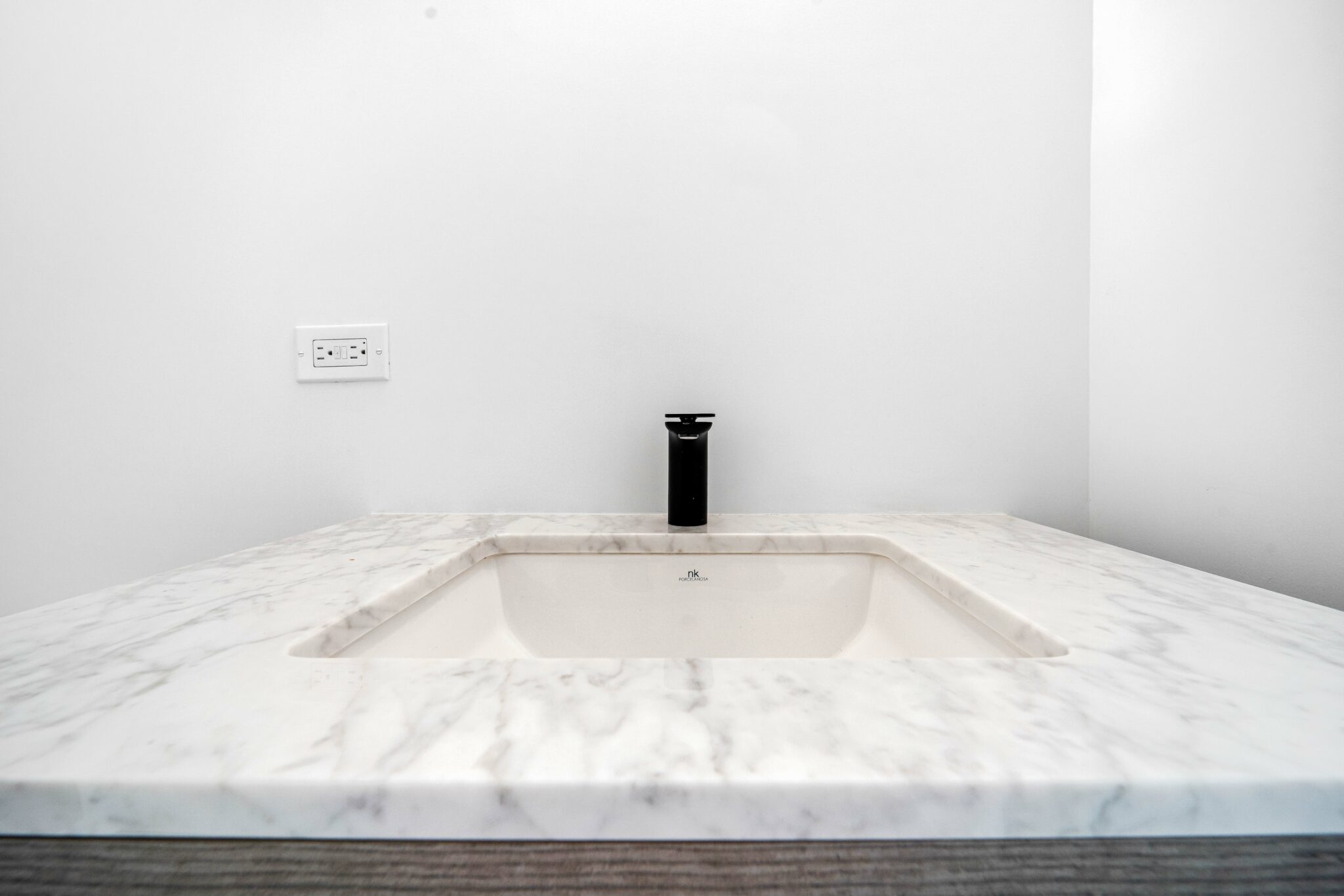 Bathroom 1 (small)-5